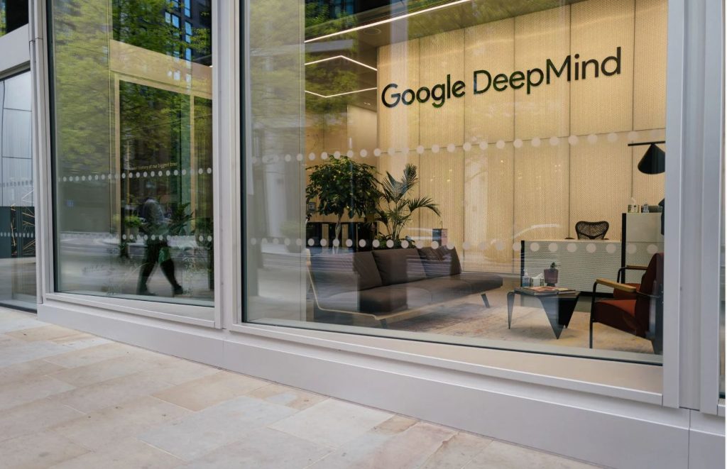 oogle DeepMind'i direktor märgib, et tõenäosus, et tehisintellekt jõuab 2030. aastaks inimese mõistusega võrdsele tasemele, on vaid 50%, ning toob välja kaks suurt takistust
