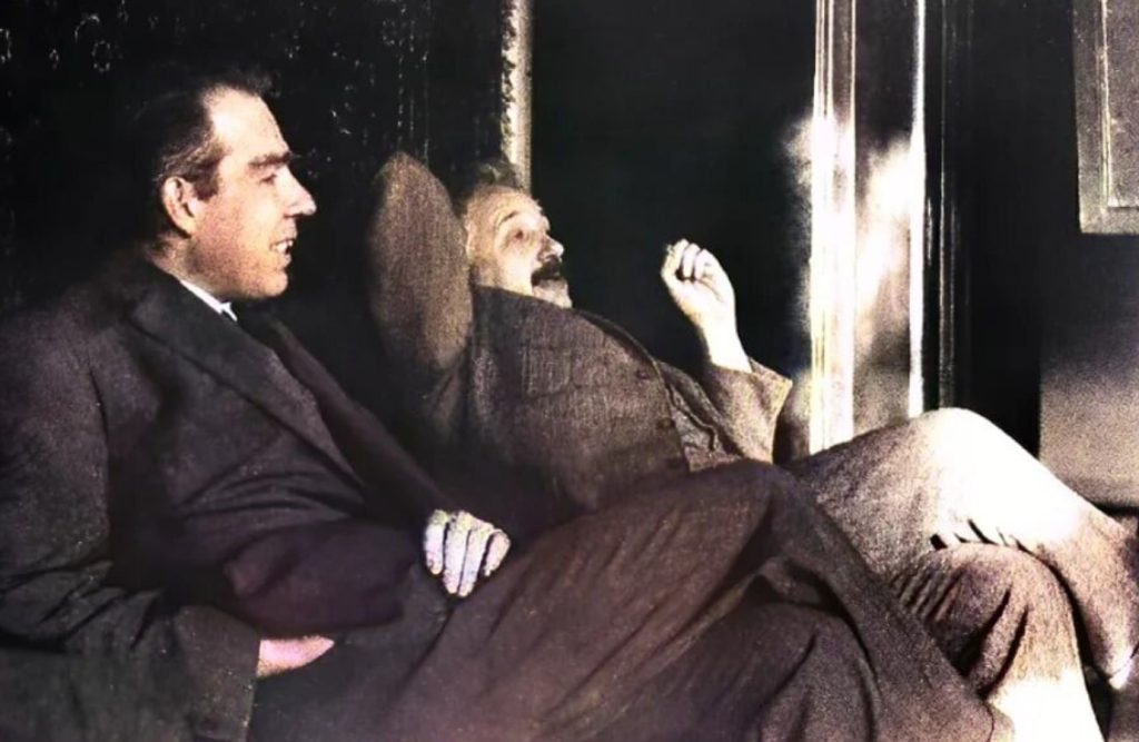 Kuulus kahe pilu eksperiment viidi läbi uuel viisil. Ja see lahendas Einsteini vaidluse