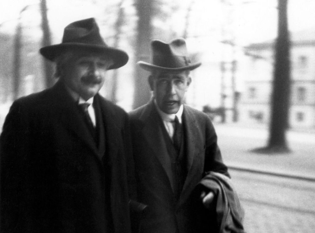Kuulus kahe pilu eksperiment viidi läbi uuel viisil. Ja see lahendas Einsteini vaidluse