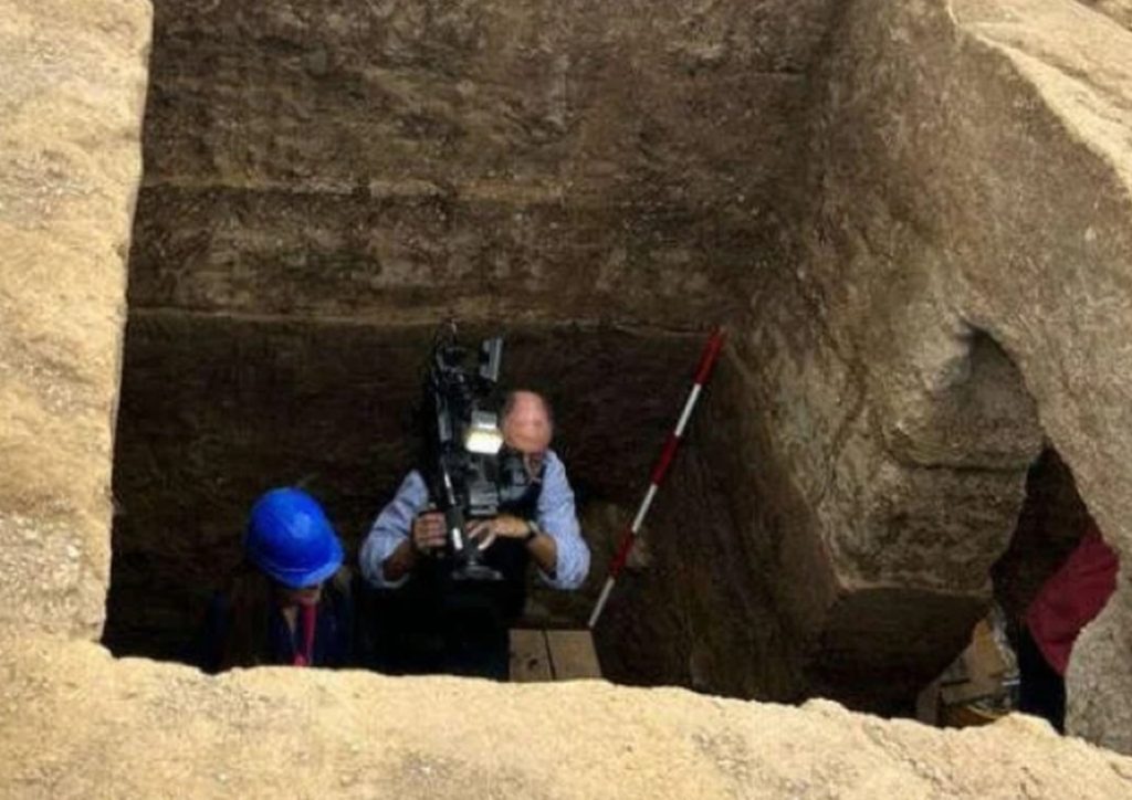 Itaalias leiti puutumatu iidse tsivilisatsiooni haud koos enam kui sajaga artefaktidega (foto)