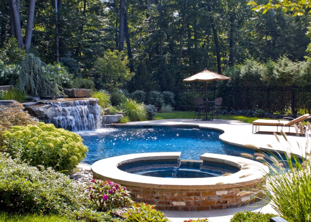 Kui tihti tuleb aia basseinis vett vahetada? Üks oluline küsimus