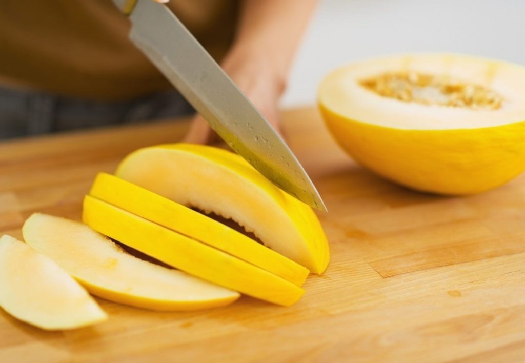 Kuidas säilitada lõigatud melonit, et see püsiks värske