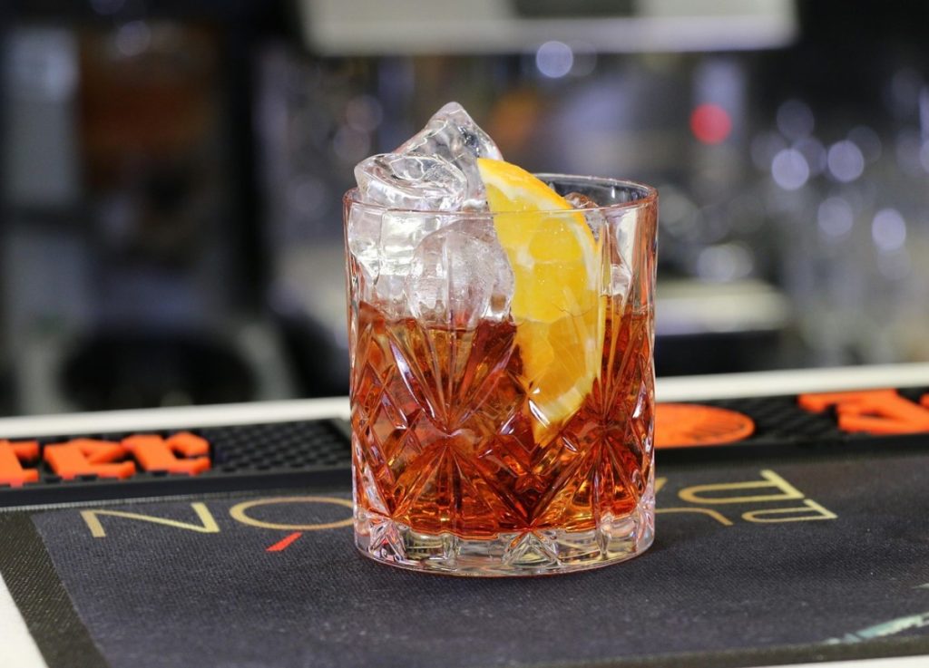 Vermut on Negroni joogi abil uue populaarsuse saavutanud – siin on kolm klassikalist vermutijooki!