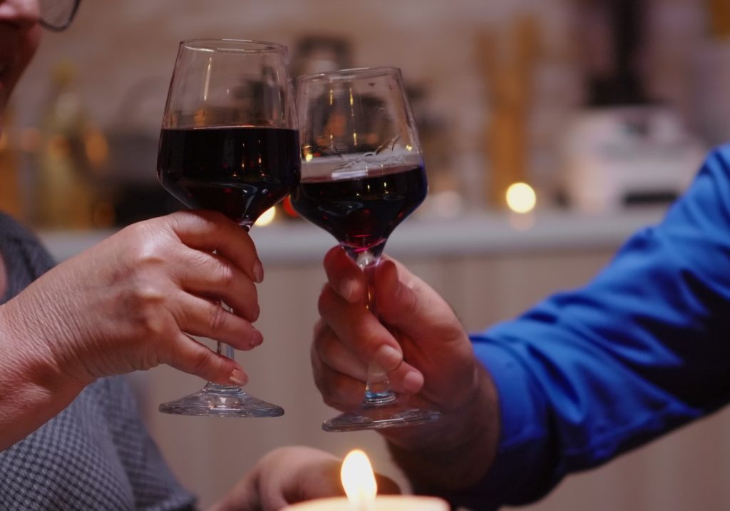 Soovite paremini magada, kaalust alla võtta ja paremini välja näha? Alkoholi tarbimise vähendamine parandab teie heaolu mitmel moel – siin on kuidas