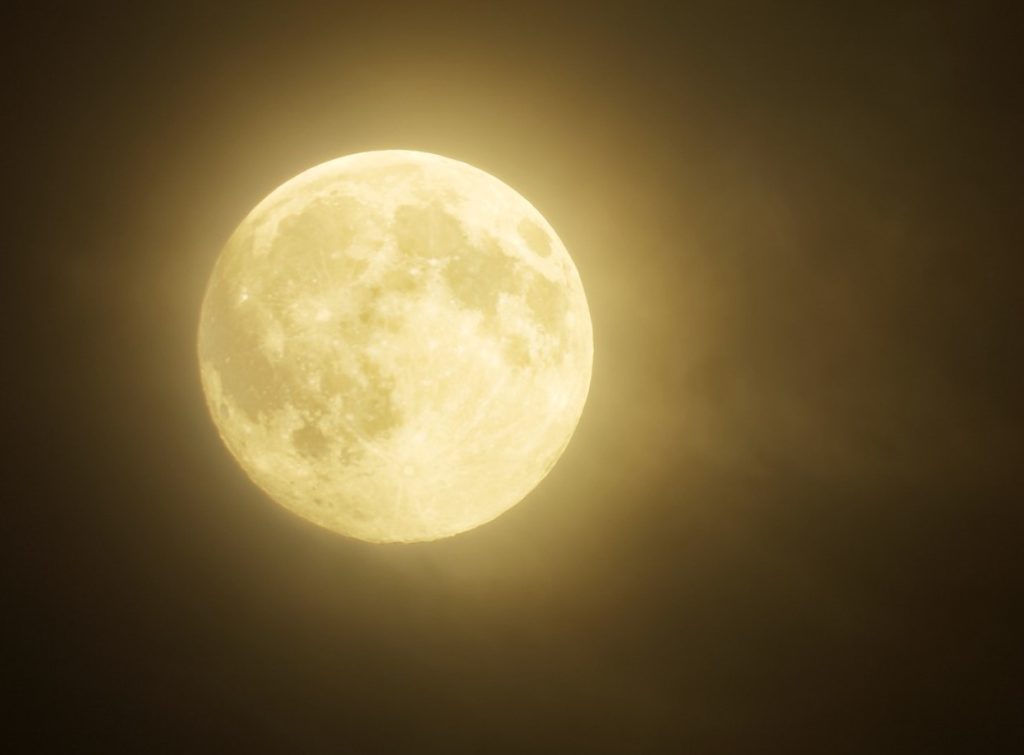 Jahimehe kuu — sügise müstiline valgusshow Eestis täna õhtul