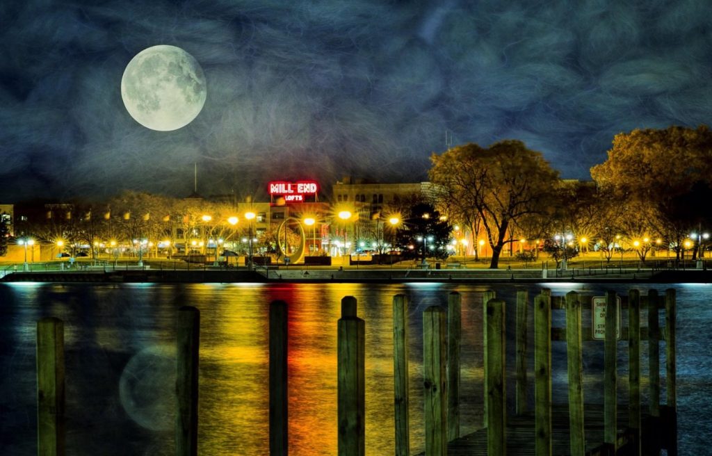 Jahimehe kuu — sügise müstiline valgusshow Eestis täna õhtul